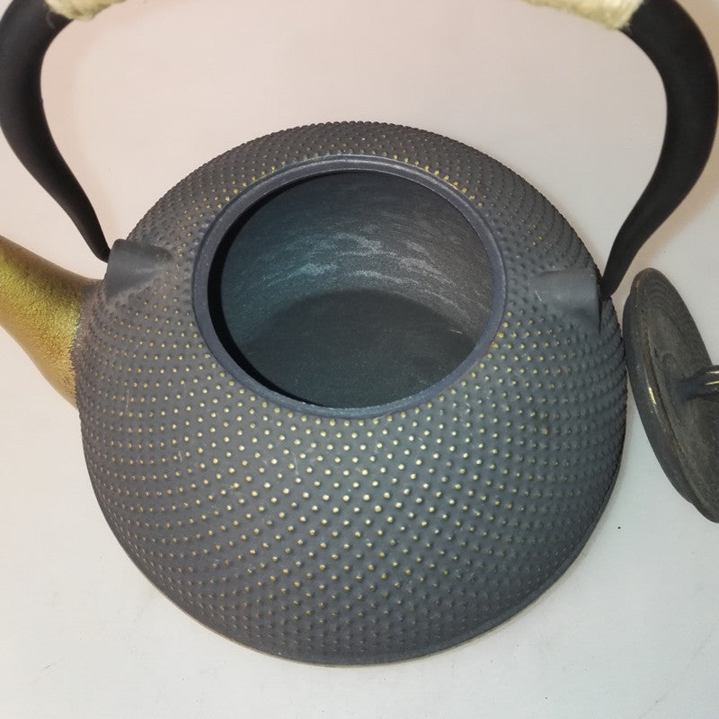 Cast iron kettle for tea